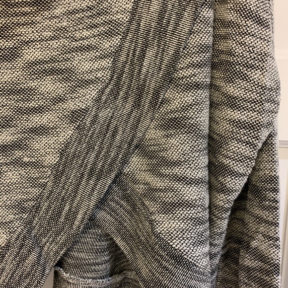 Women’s hoodie with open back-Boutique Find - Picture 4 of 6